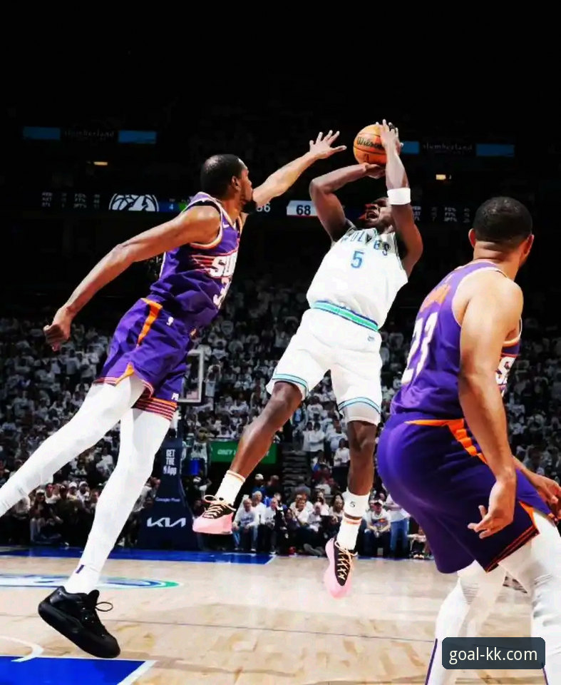NBA季后赛创新战术指南：尼克斯队半场47分领先的破局之道